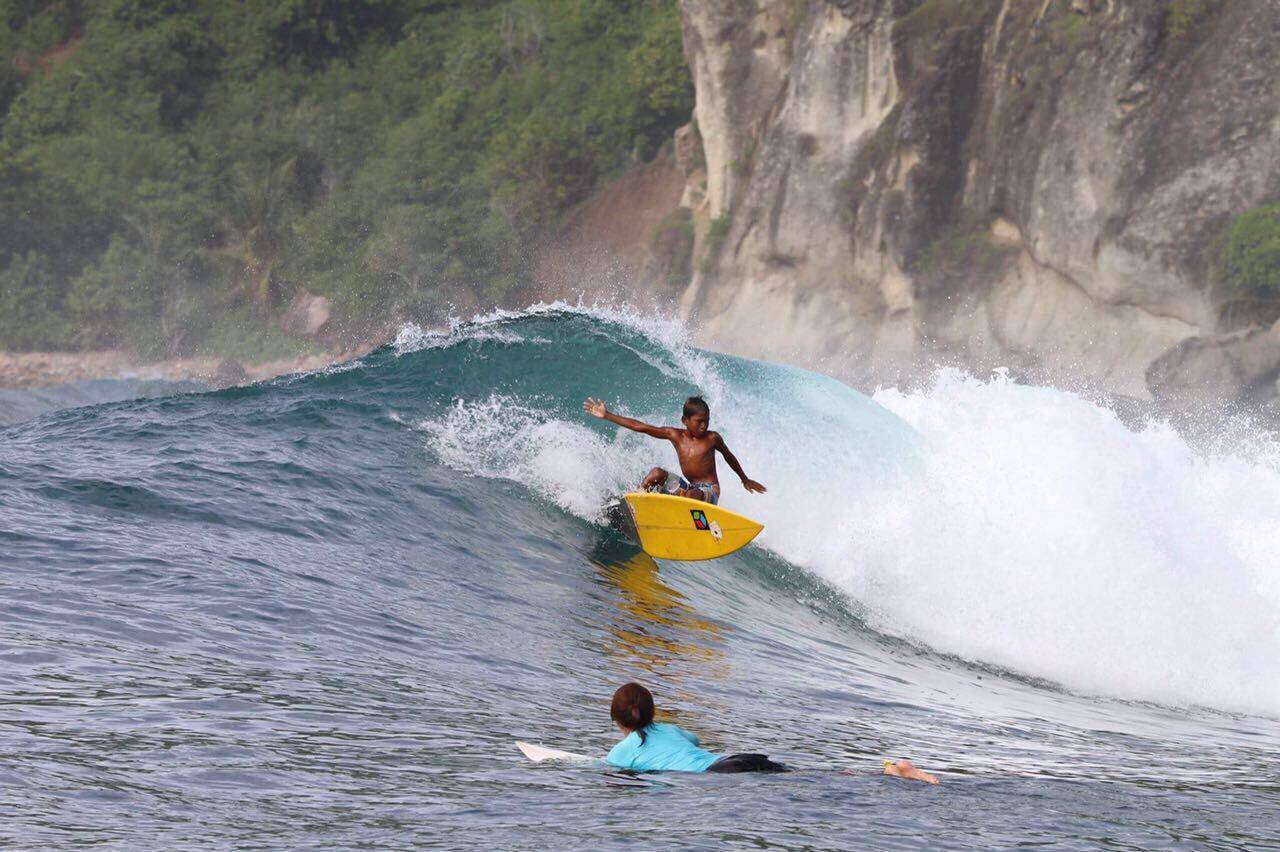 Surfing Lombok