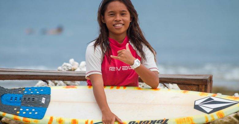Surfing Nias