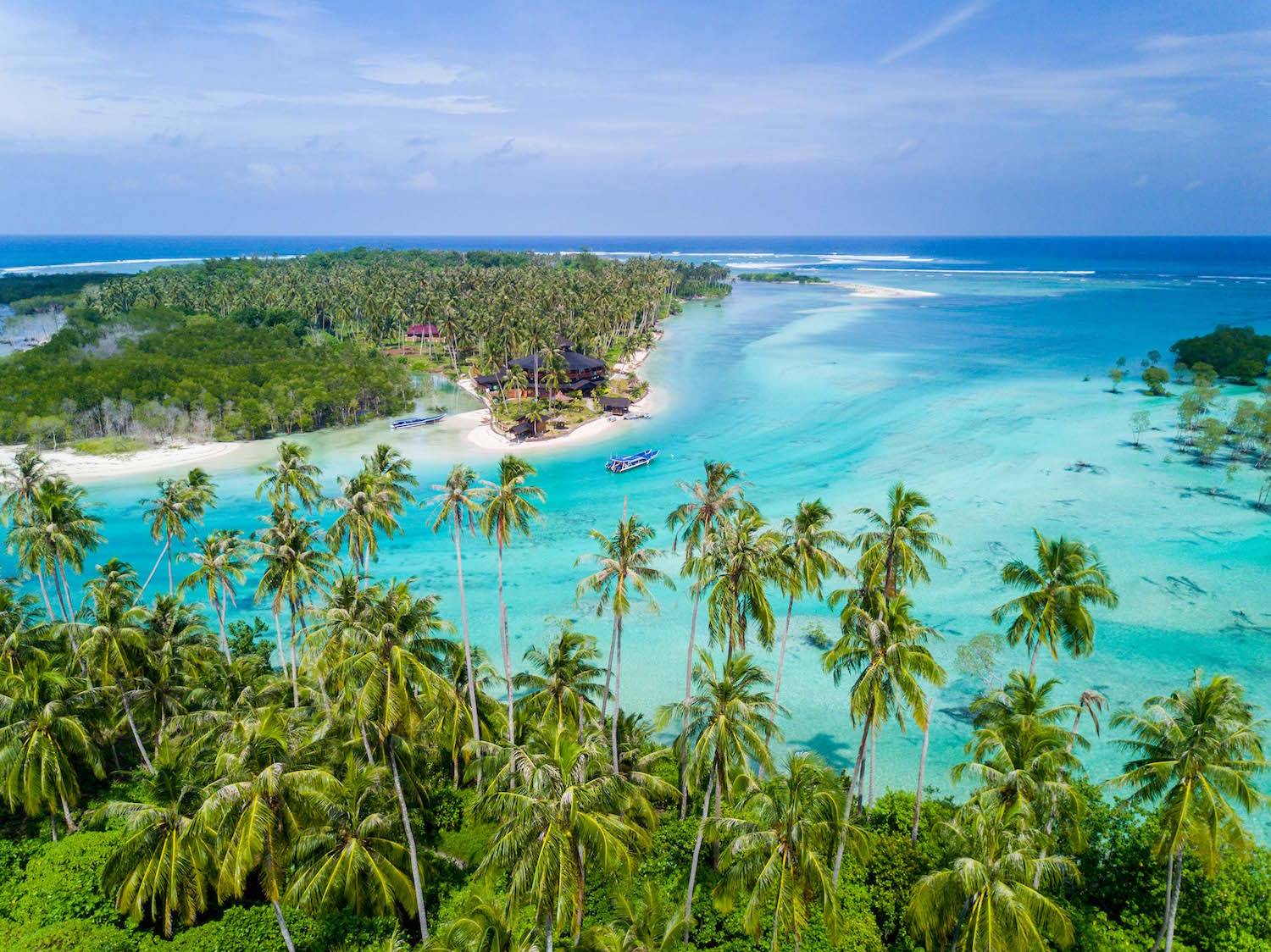 Mentawai Surf Boat or Resort
