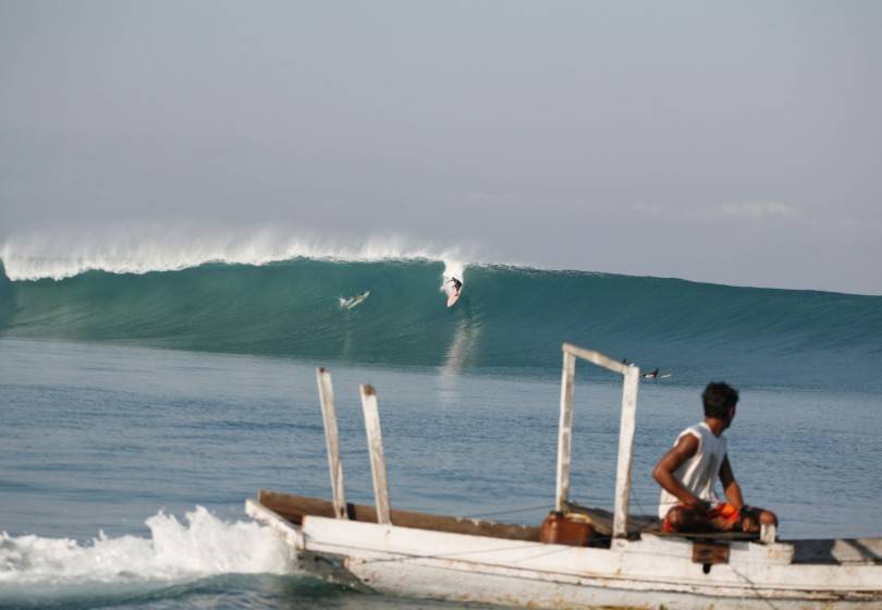 Surfing T Land Rote Indonesia