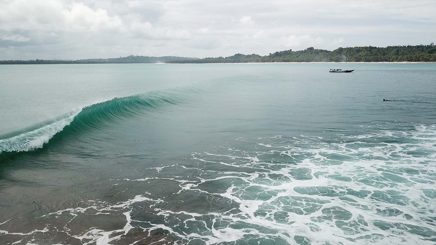 Surfing Mentawai