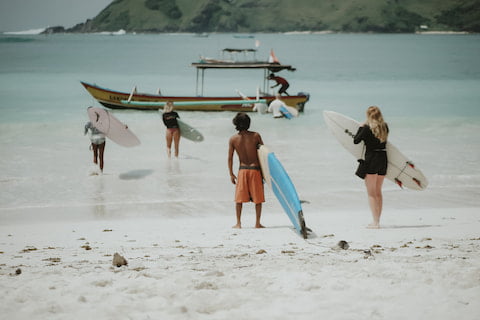 Beginner surfers on the beach at Lombok surfing retreat